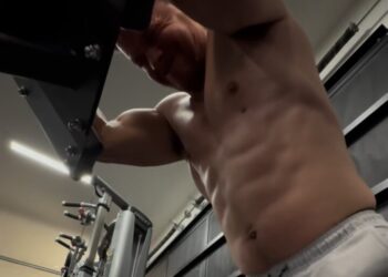 Mark Wahlberg otkriva svoju napornu rutinu treninga od 4 ujutro, a navijači reagiraju