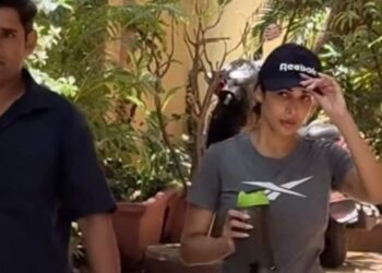 Malaika Arora prikazuje šik izgled nakon teretane u majicama, kratkim hlačama i kapici.