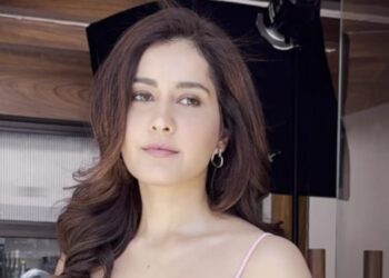 Raashii Khanna u ružičastoj midi haljini izaziva oduševljenje obožavatelja