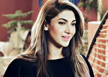 Sana Fakhar suočava se s povratnim udarcem u teretnoj odjeći u svom najnovijem trening videu