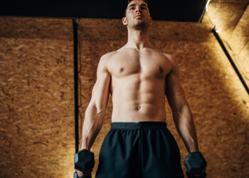 Izgradite stabilnu jezgru bez daske uz ovaj 8-minutni uspravni trening