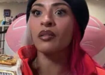 Zelina Vega otkriva bizaran zahtjev za obožavatelje da potpisuje čarape tijekom vježbanja u teretani.