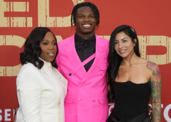 Supruga Travisa Huntera, Leanna, dijeli jutarnju fitness selfie s Jaguars treninga.