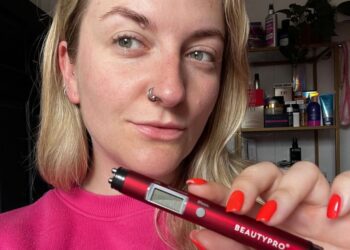 Izradio sam personaliziranu njegu kože pomoću ovog alata za analizu kože od 34 funti kod kuće.