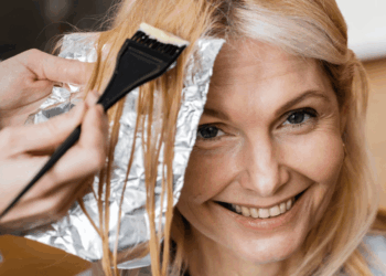 Godina boja kose koje će vas podmladiti