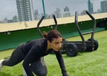 Soha Ali Khan pojačava vrućinu svojim vježbanjem u ponedjeljak, a Ed Sheeran ‘Sapphire’