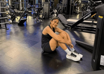 Pogodite tko Mrunal Thakur nedostaje tijekom svoje teretanske sesije?