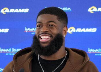 Jaredovi stihovi izazivaju NFL Titan, samo da bi ga školovao Aaron Donaldov nemilosrdni umirovljeni trening stvarnost