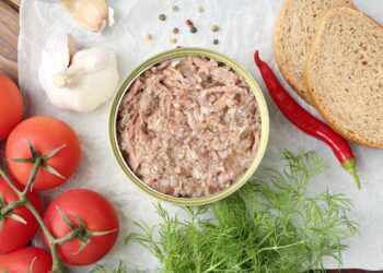 Kako kuhati s piletinom u konzervi: dijetetičar bio “vrlo ugodno iznenađen” prilikom isprobavanja ovog proračunskog mesa