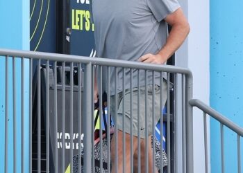 Obožavatelji orao očiju uoče vrlo iznenađujući trenutak: Taylor Swift kimne u teretanoj torbi Travis Kelcea