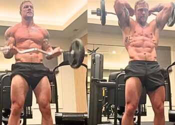 Alan Ritchson prikazuje otpušteni gornji dio tijela, fokusira se na vježbu s niskom težinom i visokim volumenom za hipertrofiju i dugovječnost.