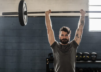 Full-tijelo ili podijeljeni treninzi? Nova studija otkriva što je najbolje za mršavljenje.