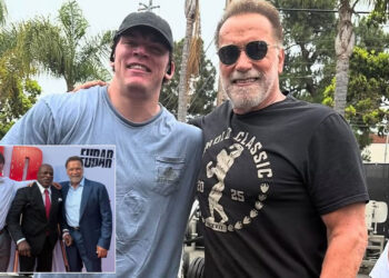 Sam Sulekk dijeli vježbu u teretani EPIC Gold s Arnoldom i Ronniejem