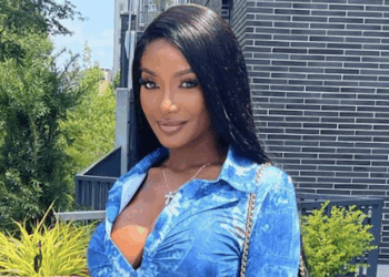 90-dnevno zaručnice Bretanja u bikiniju na “Danu bazena”