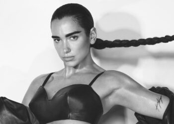Dua Lipa podijelila svoj rastezljivi trening kod kuće