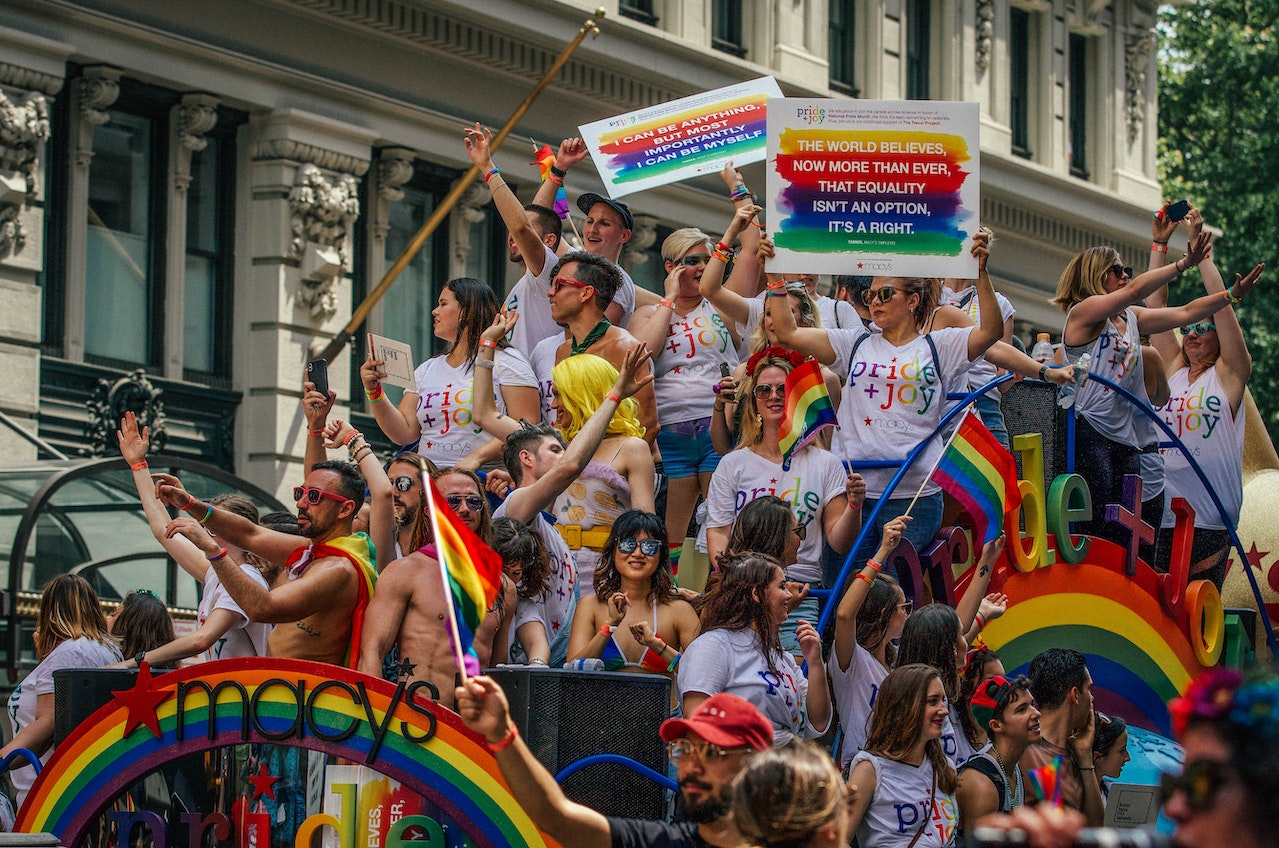 Vegnews.prideparade.followingnyc.pexels