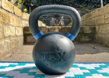 Kad bih mogao zadržati samo jednu težinu za izgradnju mišića kod kuće, odabrao bih kettlebell – evo zašto.