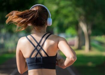 Najbolje vrijeme za trčanje 1 kilometra po dobnim skupinama od 20 do 90 godina i kako poboljšati performanse