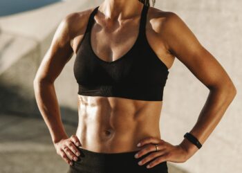 Zbogom daske! Ovaj 6-minutni Pilates trening pomoći će vam da izgradite snažnu i stabilnu jezgru.