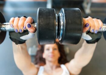 Kako izgubiti kilograme podizanjem utega: savjeti za trening snage