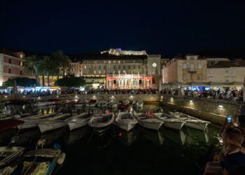 Grad UNESCO, 64. HVAR ljetni festival za početak