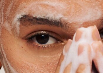 Moja pojednostavljena rutina njege kože dovela je do mog najsjajnijeg tena do sada