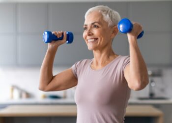 Borite se protiv menopauzine debljanja s ovih pet vježbi odobrenih od strane trenera za “izgradnju tijela koje vas podržava kroz svaku fazu života”.