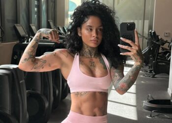 Kehlani ističe svoju tjelesnu formu u teretanskom selfiju s razigranim natpisom