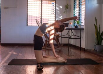 Jednostavna 10-minutna vježba bez opreme za sagorijevanje trbušne masti kod kuće: ‘Izvodite 3 do 4 puta tjedno’ | Zdravlje