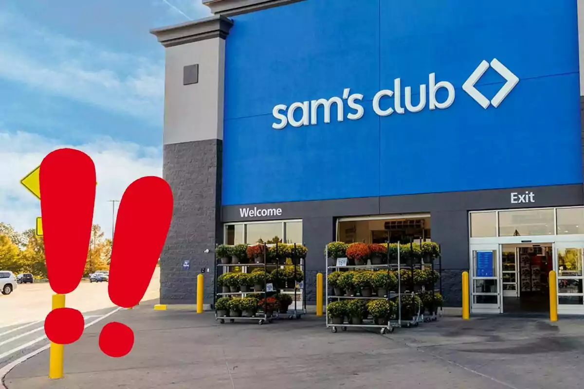 Ulaz Sam's Club Store -a s velikim crvenim uzvicima na prednjoj strani.