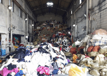 Količina otpadne odjeće eksponencijalno raste zbog globalne “brze mode” t.