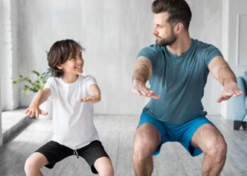 Očev dan 2025: Kućni treninzi odobreni za doktora za oca koji nema vremena za teretanu