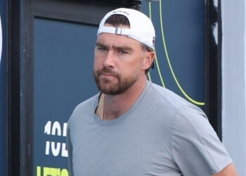 Travis Kelce viđen u teretani u Miamiju nakon pohađanja rođendanskog vjenčanja s Taylor Swift | Travis Kelce | Samo Jared: Vijesti i tračevi slavnih