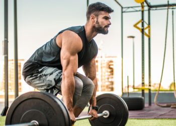 Zašto trening cijelog tijela nadmašuje podijeljene rutine za gubitak masti prema novom istraživanju