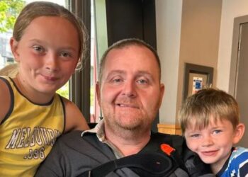 Fit tata, 50, ‘stup zajednice’ doživljava tri udara tijekom vježbanja u teretani