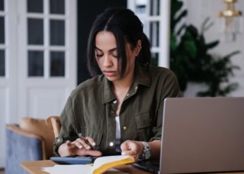 Pokušaj smanjenja stresa uzrokovanog novcem ‘nije realan’, kaže financijski terapeut.