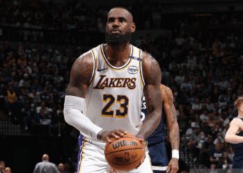 LeBron James dijeli podebljane fotografije bez rukava uz impresivne statistike treninga i ledeno hladan oporavak | NBA vijesti