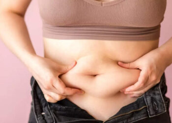 Bez drobljenja i teretane: Fitness trener dijeli 10-minutnu vježbu za sagorijevanje masti donjeg trbuha