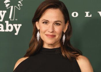 Jennifer Garner u bikiniju prikazuje svoje sinkronizirane vještine plivanja