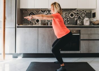 Trener tvrdi da vam je sve što treba samo vaša tjelesna težina i jedna minuta dnevno za izgradnju zdravih vježbačkih navika – njezin novi izazov počinje danas.