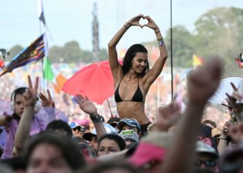 Glastonbury 2025: Deset najvažnijih modnih trendova koji će proizaći iz festivala, od bikinija do mršavih šalova