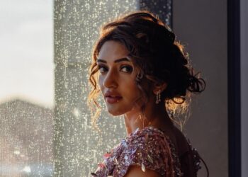 Glamurozne slike Sreeleela s Floride postale viralne, izgleda zapanjujuće u bisernom saree