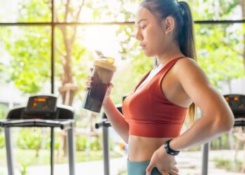 Trebate li konzumirati proteine prije ili nakon vježbanja? Stručnjaci objašnjavaju.