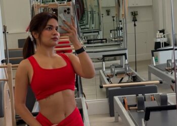 AVNeet Kaur vježba pilates tijekom odmora, dijeli upečatljive slike iz teretane