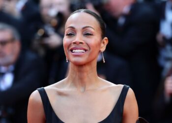 Zoe Saldaña se opušta u luksuzu dok uživa u jednom od najskupljih smoothieja