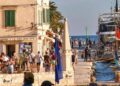 Rewrite the title Hrvatski turistički šef upozorava: Na rubu smo s cijenama
 in Croatian, ensuring that the source website name is not included. Keep all brand names, company names, and proper nouns in their original form without translation.