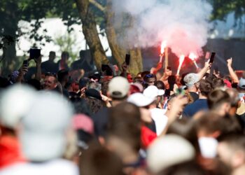 Tisuće u Zagrebu na koncertu hrvatskog nacionalističkog pjevača ‘Record Breaking’