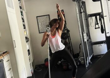 Halle Berry pretvara trening u koncert s selfie stick mikrofonom