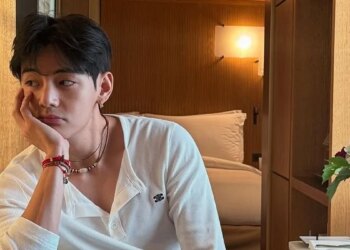 Taehyung pojačava vrućinu u Parizu sa selfijima bez rukava i noćnim vibracijama