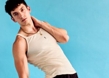 Unutar pozornice: Priprema za fitnes rutinu glumca West Enda Jamesa Olivasa